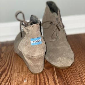 Brand new TOMS wedges